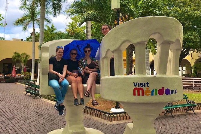 Mike&Duck Walking Tour Merida - Who guides you: Mike, Shirley, and Eduardo Pasos behind the scenes