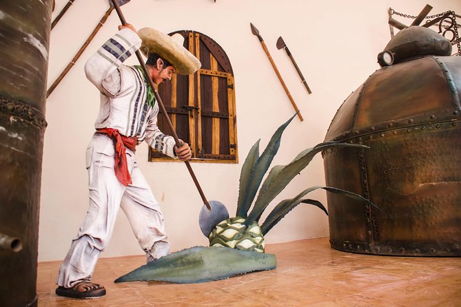 Playa del Carmen Shopping Tour Fifth Avenue and Mamitas Beach Club - Who this tour fits best
