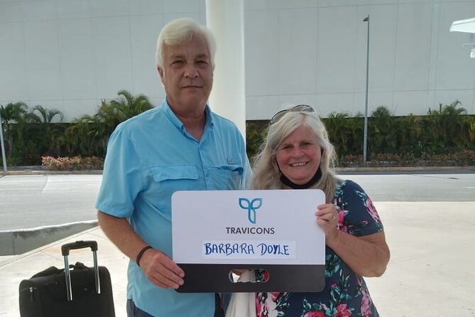 Private Airport Transportation in Mexico - Finding Your Driver: The Name Sign System Works