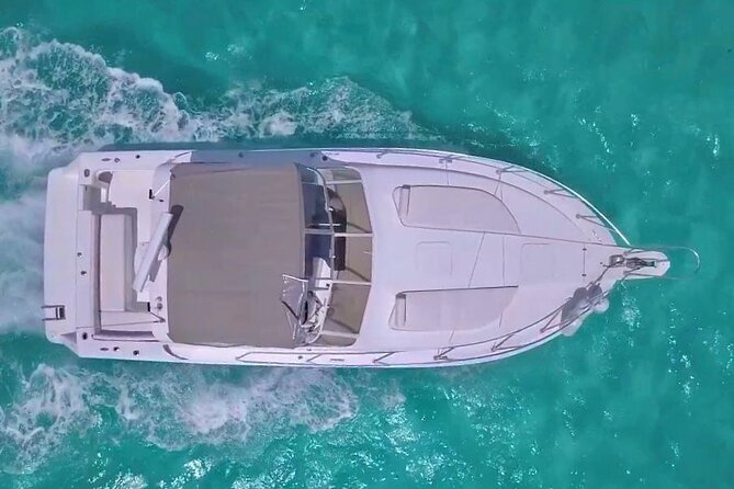 Private Cancun Yacht Tour 42ft up to 8 pax - Cruising Bahía Nichupté: the best part is the calm, wide-open views