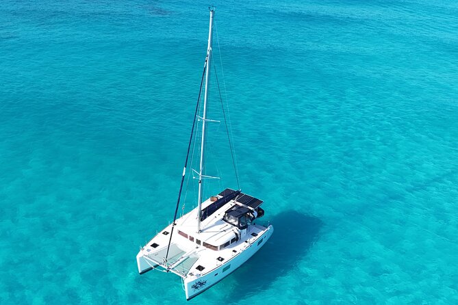 Private Catamaran Tour to Isla Mujeres - Private catamaran from Cancun to Isla Mujeres, the day in plain terms