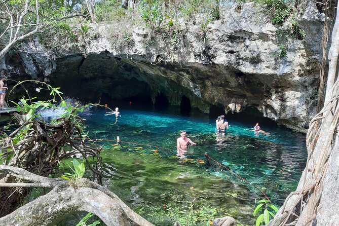 Private Cenotes tour - Lunch and drinks: where the day becomes truly local