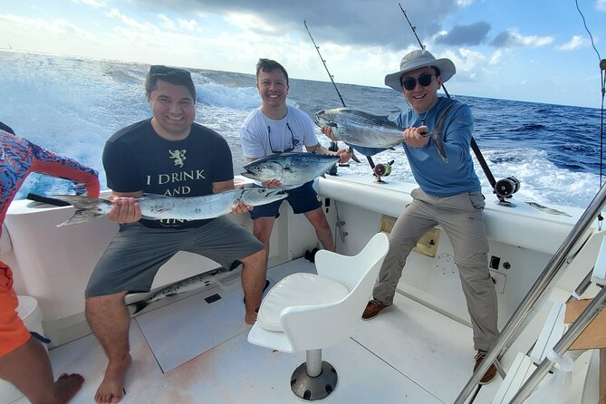 Private Deep Sea Fishing Tour in Isla Mujeres and Cancun - How the crew helps: equipment provided and hands-on during the fight
