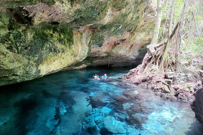Private experience 5 cenotes at Riviera Maya - Before your first swim: showers, lockers, and water protection