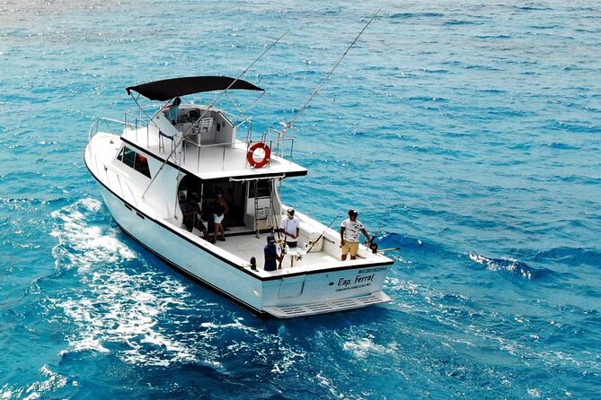 Private fishing charter Boat 48ft 12 pax Good Marlin and Sailfish - Boarding a 48ft private boat: rods, life vests, and real comfort
