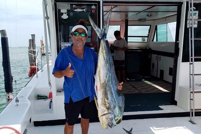 Private fishing charter Boat 48ft 12 pax Good Marlin and Sailfish - Offshore fishing from 5 to 35 miles: trolling, bottom fishing, and crew work