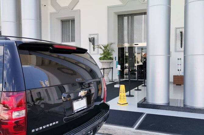 Private luxury transportation from CUN Airport to Puerto Morelos - How the pickup really works at Cancun International