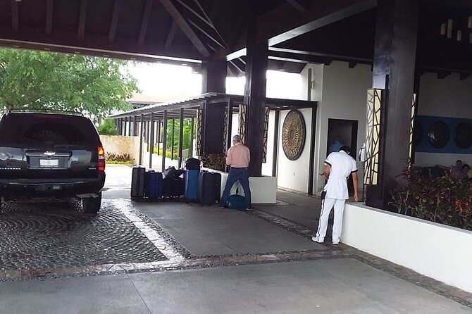 Private luxury transportation from CUN Airport to Puerto Morelos - Direct hotel, residence, or Airbnb drop-off: less walking, fewer headaches