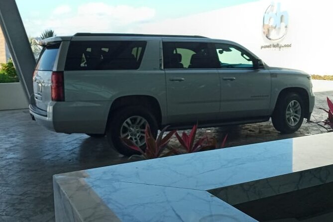 Private luxury transportation from CUN Airport to Puerto Morelos - Communication, flight details, and the biggest avoidable mistakes