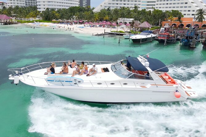 Private Luxury Yacht 55FT Rental in Cancun - What you get with a 55-foot private yacht rental in Cancun