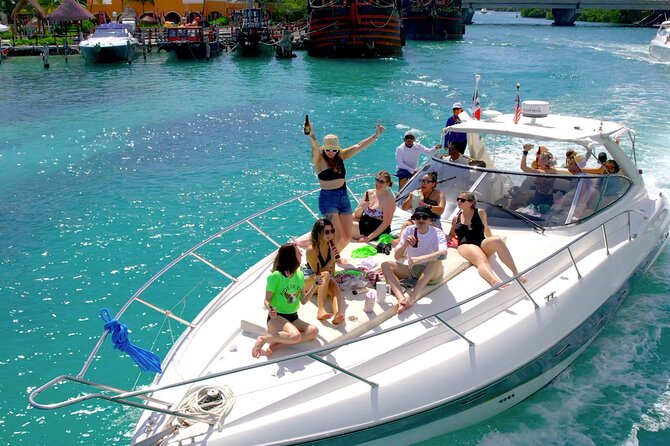 Private Premium Yacht 46FT Rental in Cancún - 4 hours: Nichupte to Isla Mujeres, Playa Norte, and Punta Sur