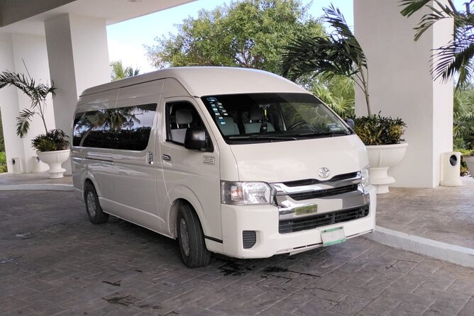 Private Transfer from Cancun Airport to Cancun Hotels 1-7 People - Flight Monitoring and On-Time Service, Even When Flights Run Late