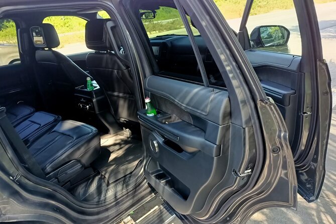 Private Transportation Deluxe Van - Getting Settled: Why Luggage Help and Quick Handoffs Matter