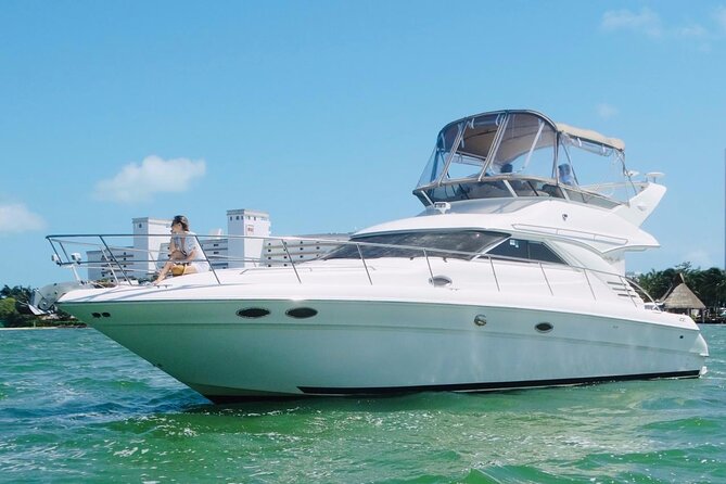 Private Yacht SeaRay 46ft Cancun 25P17 - The crew experience: professional, personable, and built around safety