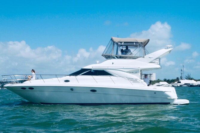 Private Yacht SeaRay 46ft Cancun 25P17 - Price and value: what $370 per group really buys you
