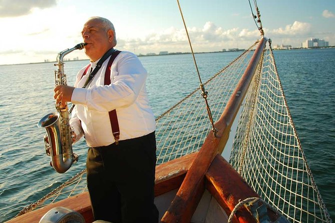 Romantic Dinner on a Spanish Galeon in Cancun - The Spanish Galleon Experience: Charm Meets Reality
