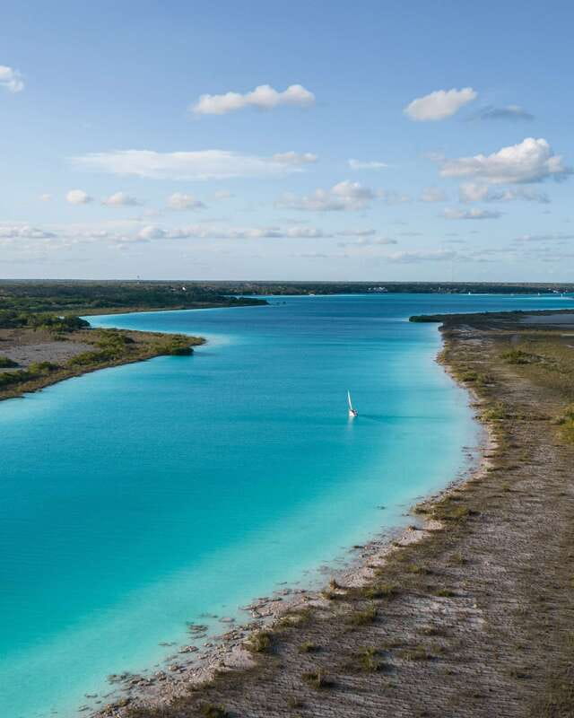 Sailboat tour in the seven colors lagoon of Bacalar - Getting to Agua Dulce Beach Club and Boarding Laguna Adventures