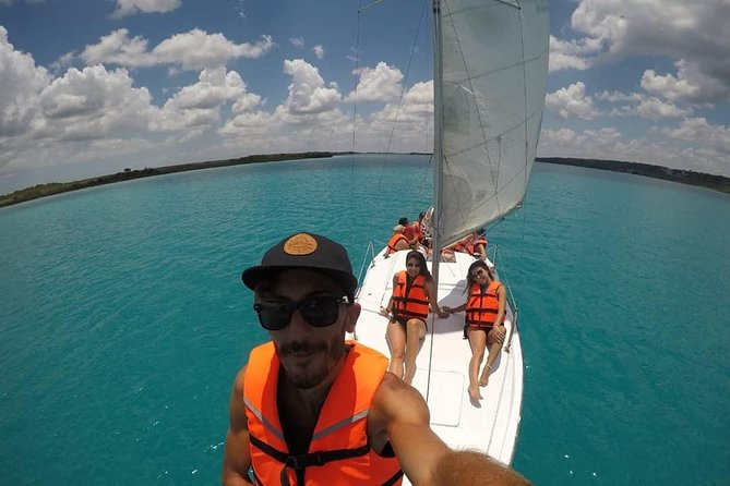Sailing Tour through the Laguna de los Siete Colores - Bird Island and the final swim: warm, clear shallows