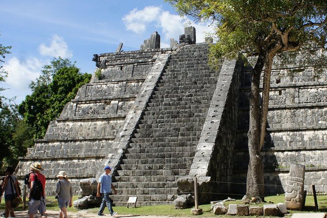 Semi-Private Chichen Itza, Cenote Ik Kil and Valladolid Tour - Chichen Itza: why guided time matters at a big, dusty site