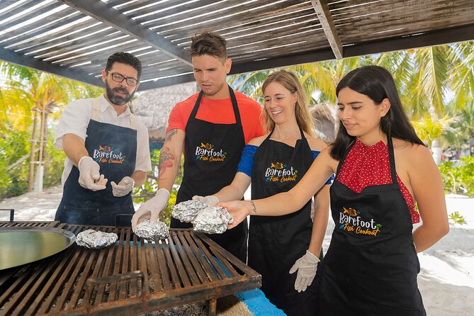 Tikinxic Barefoot Fish Guided Cookout Experience in Cozumel - Tikinxic Fish Cooking With Plantain Leaves in Cozumel