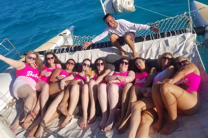 Tour Isla Mujeres Premium - Club Playa Mexico: Lunch, Open Bar, and Lounge Time
