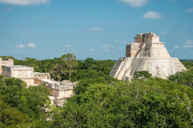Tour to Uxmal Kabah and Chocolate Museum from Mérida - Halach Huinic lunch: included meals and the hunger timing