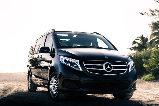 Transfer in Luxury Mercedes Benz Minivan - The door-to-door feeling that makes Cancun arrival easier
