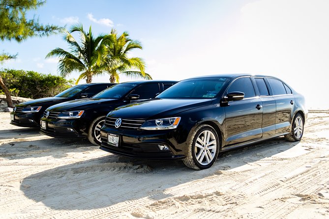 Transfers in Luxury Sedan from Cancun Airport - Finding Your Driver Fast: Green Shirts, Tablets, and WhatsApp