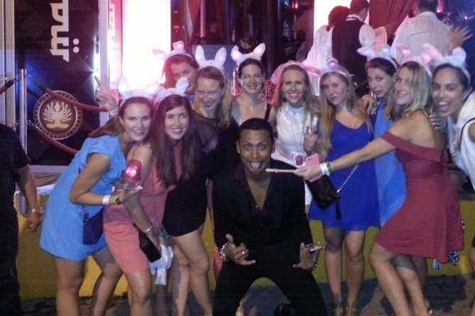VIP Nightclub Tour in Playa del Carmen - The “VIP” part: what it means when doors are busy