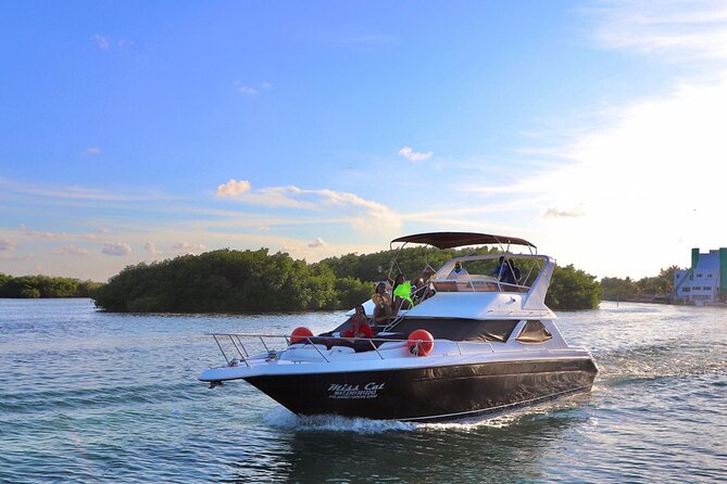 Yacht 48ft Rental in Cancun for up to 15 people - Why a 48-foot private yacht charter in Cancun feels worth it
