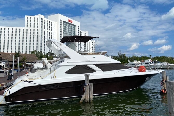 Yacht 48ft Rental in Cancun for up to 15 people - What you get onboard: drinks, ice, and party-friendly touches