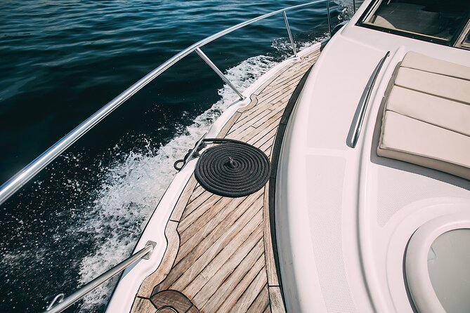 Yacht Meridian 40FT Best Private Rental in Cancun - Onboard comfort and included extras that actually matter