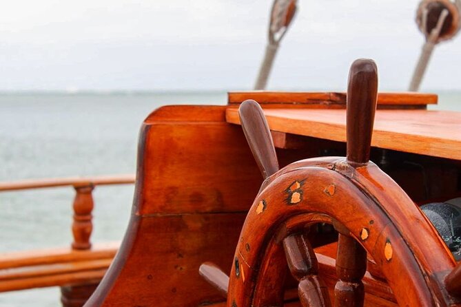 Your Romantic Dinner in Cancun, includes national open bar and live music - Laguna Nichupte cruise timing: views, pacing, and that sunset-to-lights moment